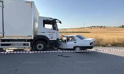 Bolu'da kamyonla çarpışan otomobildeki 1 kişi hayatını kaybetti, 1 kişi yaralandı