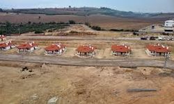 Osmaniye'de yapımı tamamlanan 12 köy evi depremzedelere teslim edildi