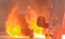 Sultangazi’de seyir halindeki araç alevlere teslim oldu