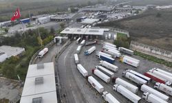 Kapıkule'de saatte geçen tır sayısı rekor sayıya ulaştı