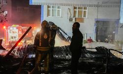 İstanbul'da kağıt ve plastik hurda deposunda yangın