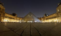 Fransa'da Louvre Müzesi'nin giriş ücretleri AB ve 3 ülke dışındaki ziyaretçiler için 2026'da artacak