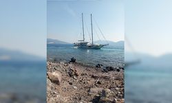 Bodrum'da 41 metrelik yelkenli tekne karaya oturdu