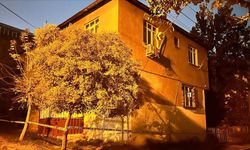 Kocaeli'de kolonlarında çatlak oluşan bina boşaltıldı