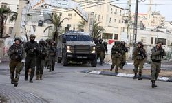 İsrail güçleri, işgal altındaki Batı Şeria'da 1 Filistinliye ateş açarak yaralayıp gözaltına aldı