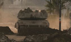 İsrail, Suriye'nin güneyine baskın düzenleyerek 3 kişiyi alıkoyduğunu duyurdu