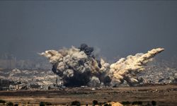 Gazze’nin merkezi, İsrail’in bombardımanlarının yol açtığı yıkım nedeniyle patlamalarla sarsıldı