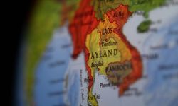 Tayland, Kamboçya ile olan barış anlaşmasını askıya aldıktan sonra sınırda ateş açtı