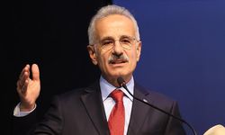 Bakan Uraloğlu, 225 kilometre hıza ulaşabilen hızlı trenin önümüzdeki aylarda test sürüşleri için raylara indirileceğini