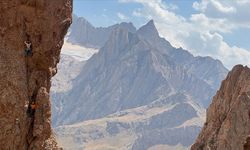 Ünlü dağcılardan Hakkari’de 8 yeni tırmanış rotası