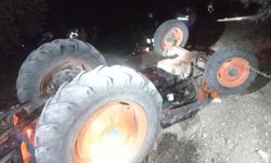 Manisa'da devrilen traktörün sürücüsü yaşamını yitirdi