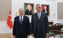 MHP'li Yurdakul'dan Bakan Memişoğlu'na ziyaret: Türk Sağlık Sisteminde Yenilikler Çalıştayı davetiyesini takdim etti