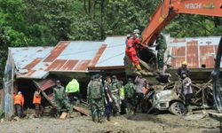 Endonezya'da şiddetli yağışların yol açtığı afetlerde ölenlerin sayısı 248'e yükseldi