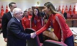 Milli Savunma Bakanı Güler, Tekvando Milli Takımını kabul etti