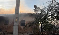 Kütahya’da çıkan yangında iki ev ve bir ahır kullanılamaz hale geldi
