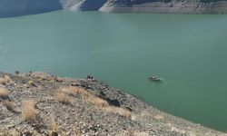 Van'da 3 kişinin bulunduğu araç baraj gölüne düştü