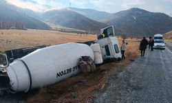 Tatvan-Hizan yolunda beton mikseri şarampole devrildi: 1 yaralı