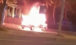 Diyarbakır’da seyir halindeki otomobil alev topuna döndü