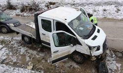 Kastamonu’da işçileri taşıyan kamyonet yan yattı