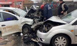 Samsun’da üç aracın karıştığı kaza