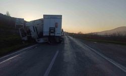 Bilecik’te tır kontrolden çıktı