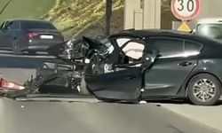 Gişelerde şok kaza: Otomobil parçalandı