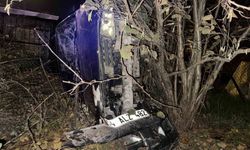 Adapazarı’nda otomobil tarlaya devrildi: 5 yaralı