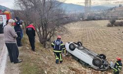 Kontrolünü kaybeden otomobil tarlaya savruldu