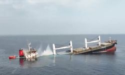 Umman, Husiler tarafından Kızıldeniz'de batırılan geminin mürettebatının serbest bırakıldığını duyurdu