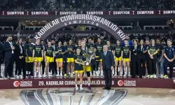 Bakan Bak, basketbolda Cumhurbaşkanlığı Kupası’nı kazanan Fenerbahçe Opet'i kutladı