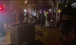 Ankara'da bahçesinde hurdalık yığılı binada yangın