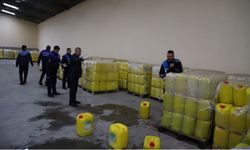 Her biri 20 litre! Tam 3 bin 650 bidon içine su karıştırılmış ayçiçeği yağı ele geçirildi