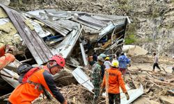 Asya'da sel felaketi: Can kaybı 950'yi aştı