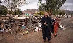 Irak'taki sel felaketinde, yaklaşık 30 öğrenci okul duvarı çökmeden saniyeler önce kurtarıldı