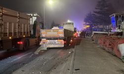 Eskişehir'de tırın servis minibüsüne çarpması sonucu 9 kişi yaralandı