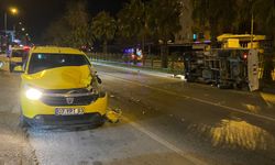 Antalya'da taksi ile kamyonetin karıştığı kazada 2 kişi yaralandı