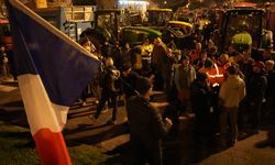 Fransa’da çiftçilerden sığır hastalığı politikalarına traktörlü protesto