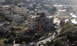 İsrail, Filistinlilere ait 13 dairelik binayı yıktı