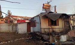 Çorum’da yangına teslim olan ev kullanılamaz hale geldi: 1 yaralı