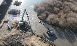 Kura Nehri'nde temizlik çalışması