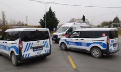 Ekip aracında fenalaşan polis memuru hastaneye kaldırıldı