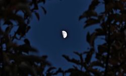 Ahlat'ta yarım ay manzarası hayran bıraktı