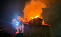 Kastamonu’da yangında bir evin çatısı kullanılamaz hale geldi