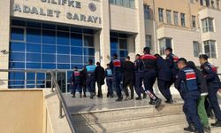 Mersin'de tekneye kaçak sigara operasyonu: 6 tutuklama