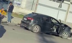 Diyarbakır'da otomobiller çarpıştı: 2 yaralı