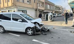 Şanlıurfa'da iki ticari araç çarpıştı