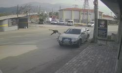 Ciple çarpışan motosikletin sürücüsü metrelerce savruldu