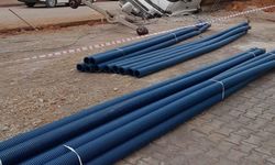 Park halindeki kamyon çukura düştü