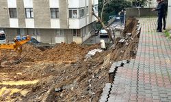 Kadıköy’de yağışlara dayanamayan istinat duvarı çöktü