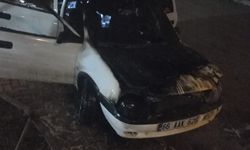 Yozgat’ta park halindeki otomobil alev alev yandı